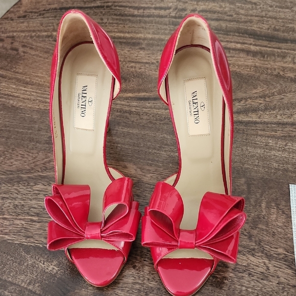 Valentino Red Bow Peep Toe Patent Leather  Pumps- Size 37 6.5 (US) - Picture 1 of 8